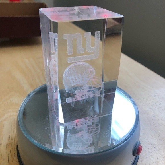 New York Giants Football Team Laser Light 3D‎ Crystal - Picture 3 of 7